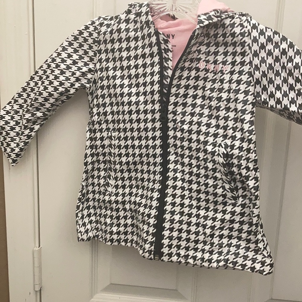 FINAL MARKDOWN Dkny girls houndstooth hooded lightly lined rain jacket 18 months
